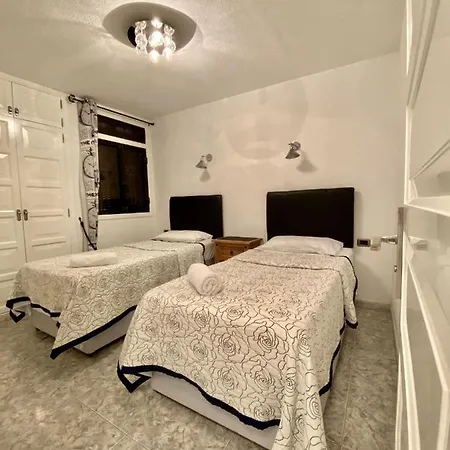 Victoria Court Modern 1 Bed Cristianos Tenerife 아파트